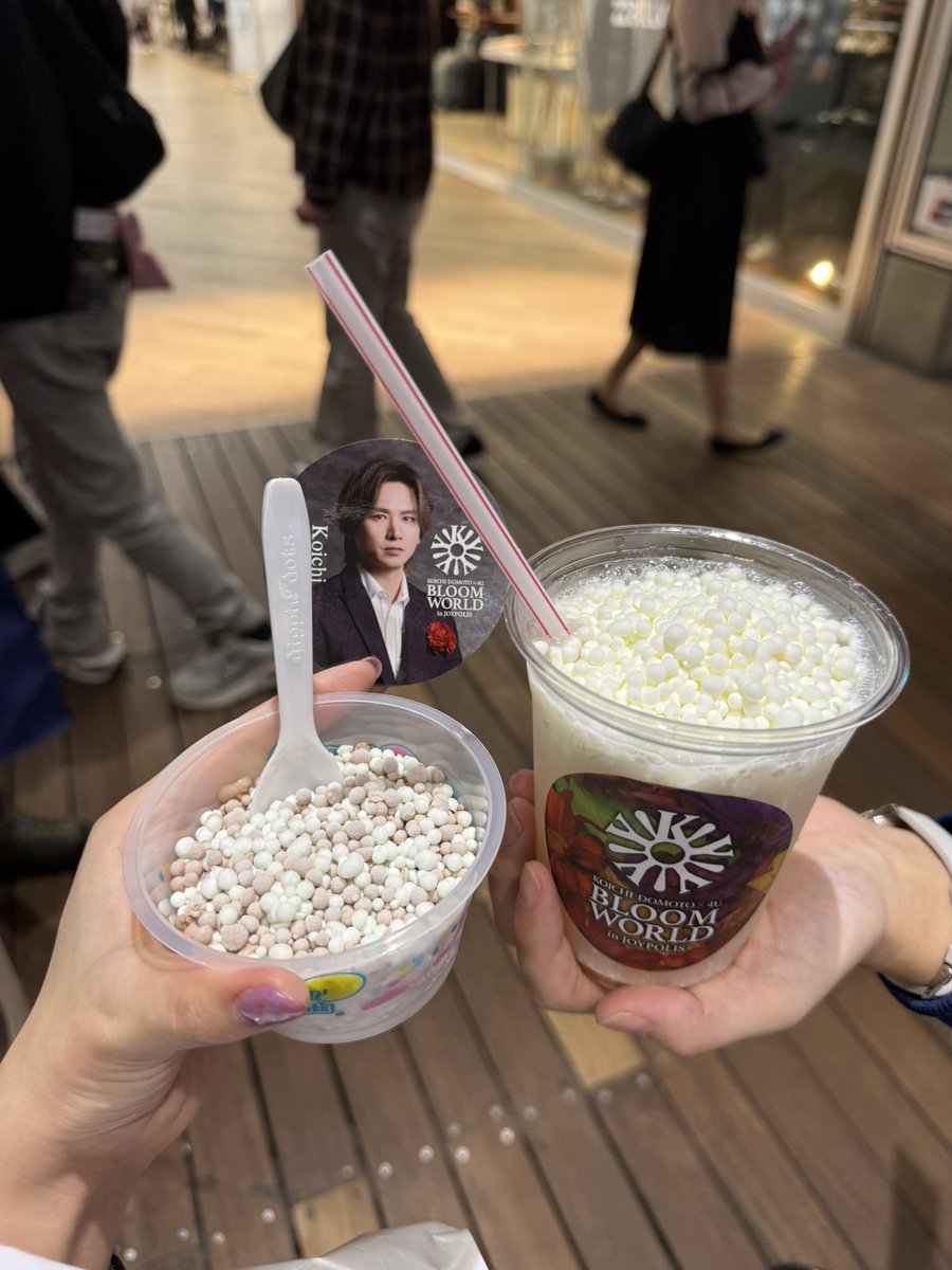 LostKeyBox's tweet photo. なんか奇跡的に友達の好きなSideMさんとコラボ期間が被ってくれたのでジョイポリス行ってきた✨✨
 ライブの時めっちゃ人集まっててビックリした。みんな普段どこにいるんよ。 https://t.co/X4PlquAVT2