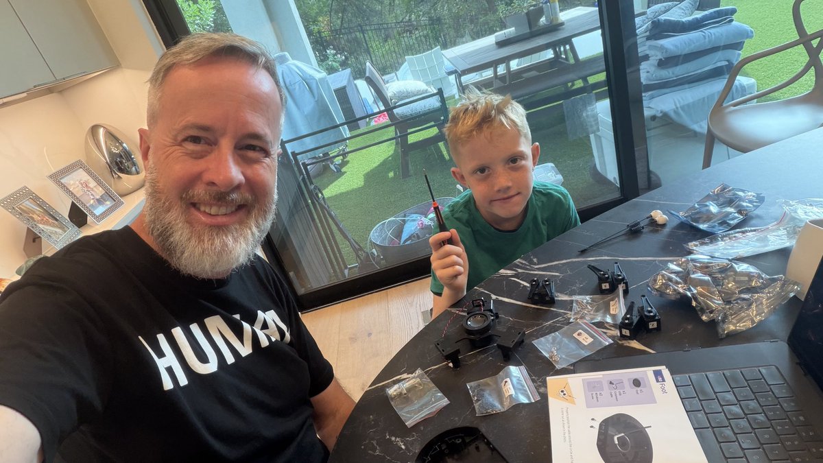 Building Lincoln’s first robot! It’s a Reachy Mini from @pollenrobotics