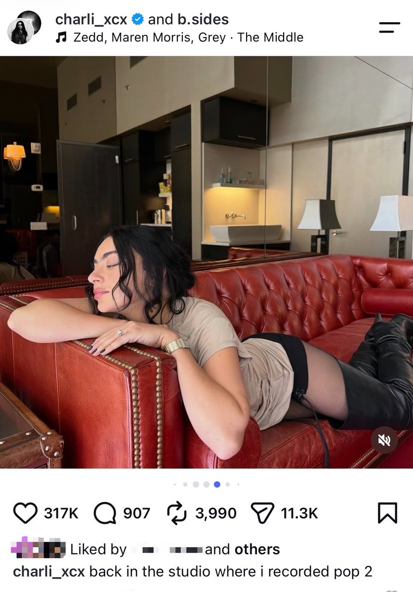 xcxsource's tweet photo. 🚨 Charli xcx is in the studio. https://t.co/7YgU6hI45g