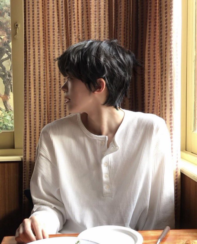 BYZPLNkai's tweet photo. 이건 ㄹㅇ 모드하우스의 미감의 문제가 맞아
양경호도 데뷔전이 훨씬 좋고 완전 마초킹 https://t.co/RWsB9I3o0k