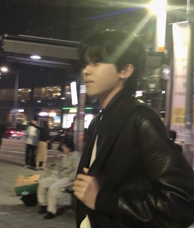 BYZPLNkai's tweet photo. 이건 ㄹㅇ 모드하우스의 미감의 문제가 맞아
양경호도 데뷔전이 훨씬 좋고 완전 마초킹 https://t.co/RWsB9I3o0k