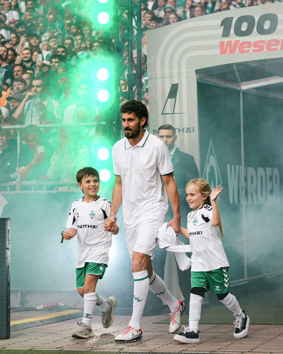 WerderUpdates's tweet photo. ⏰ 1. Min.: 

Das Legendenspiel läuft 🔥😍

Zum Live-Ticker 👉 https://t.co/uxVq4Pgj60

⚽ 0:0 #SVWRMA | #Werder https://t.co/YUu8769TFi