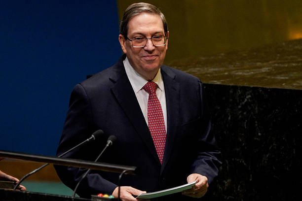 BrunoRguezP's tweet photo. En Debate General del Segmento de Alto Nivel del 81 período de sesiones de #AGNU señalé que es alarmante el avance del expansionismo, los actos de usurpación, despojo y conquista; la agresión militar y económica.

Es absurda e irrealizable la pretensión del gobierno de Estados Unidos de imponer la paz mediante la fuerza. 

Pilares fundamentales del Derecho Internacional y de la Organización de Naciones Unidas, como la igualdad soberana entre los Estados, están bajo permanente ataque. 

#CubaNoEsUnaAmenaza El Bloqueo Sí.
