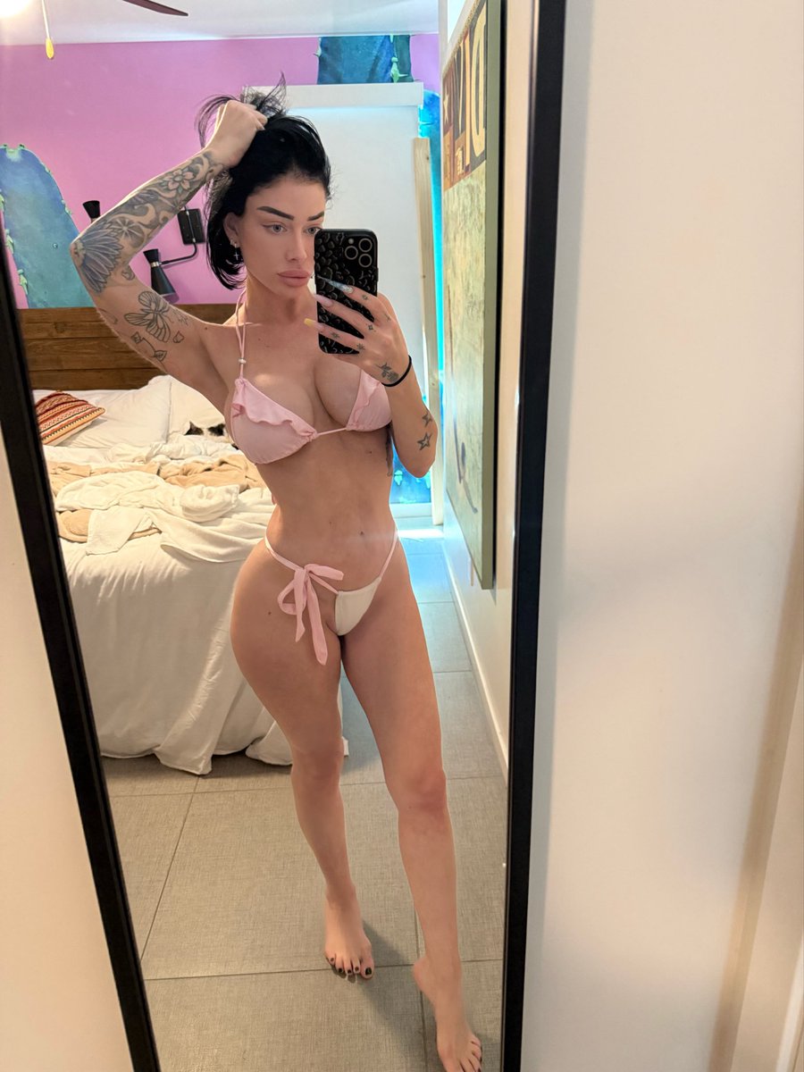 MissBarbie1000's tweet photo. 🌴🌴🌴 https://t.co/sHu5N3n1RN