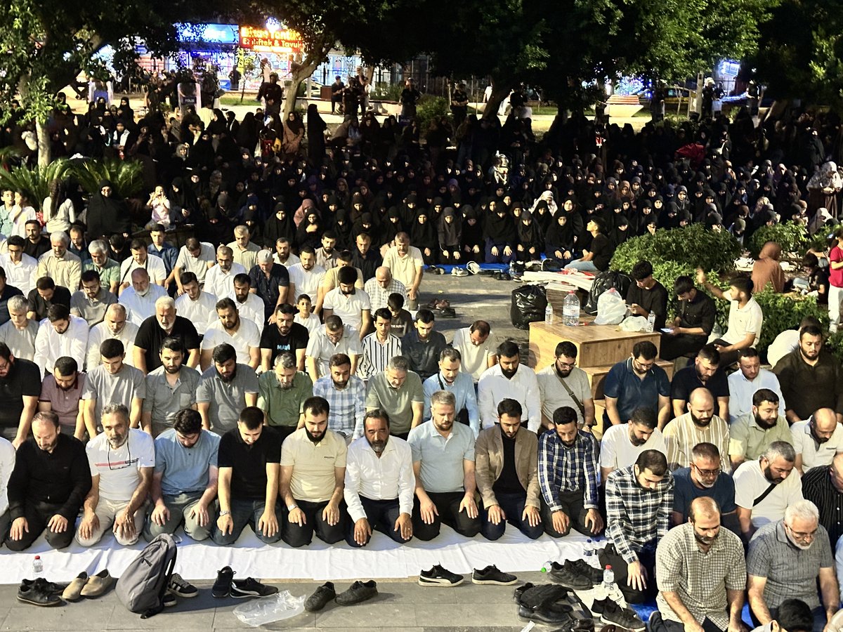 Susmaz_F's tweet photo. #SONDAKİKA ❗️

İNÖNÜ PARKI’NDA POLİS ABLUKASI SÜRÜYOR!

Adana İnönü Parkı’nda basın açıklamasını tamamlamalarına rağmen alandan çıkışlarına izin verilmeyen Furkan Hareketi mensupları, ikindi namazının ardından akşam namazını da Adana Emniyetinin ablukası altında kılmak zorunda kaldı.

​Haksız tutukluluklara karşı düzenlenen basın açıklamasının sona ermesine rağmen etrafı polis kalkanlarıyla kuşatılan ve alandan ayrılmaları engellenen Furkan Hareketi mensuplarının polis ablukasındaki bekleyişi devam ediyor.

PolisAblukası
#AdanaEmniyeti
Polis DevletiIstemiyoruz