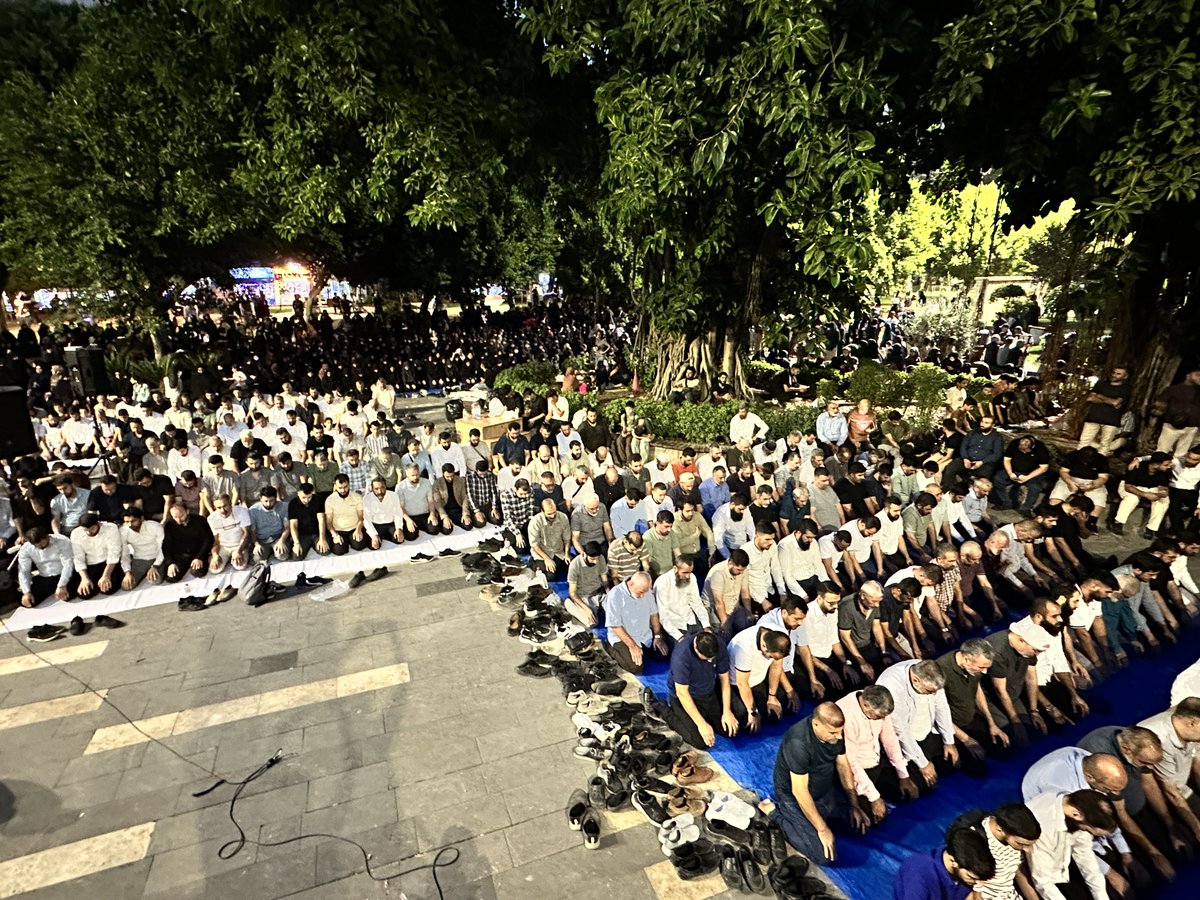 Susmaz_F's tweet photo. #SONDAKİKA ❗️

İNÖNÜ PARKI’NDA POLİS ABLUKASI SÜRÜYOR!

Adana İnönü Parkı’nda basın açıklamasını tamamlamalarına rağmen alandan çıkışlarına izin verilmeyen Furkan Hareketi mensupları, ikindi namazının ardından akşam namazını da Adana Emniyetinin ablukası altında kılmak zorunda kaldı.

​Haksız tutukluluklara karşı düzenlenen basın açıklamasının sona ermesine rağmen etrafı polis kalkanlarıyla kuşatılan ve alandan ayrılmaları engellenen Furkan Hareketi mensuplarının polis ablukasındaki bekleyişi devam ediyor.

PolisAblukası
#AdanaEmniyeti
Polis DevletiIstemiyoruz