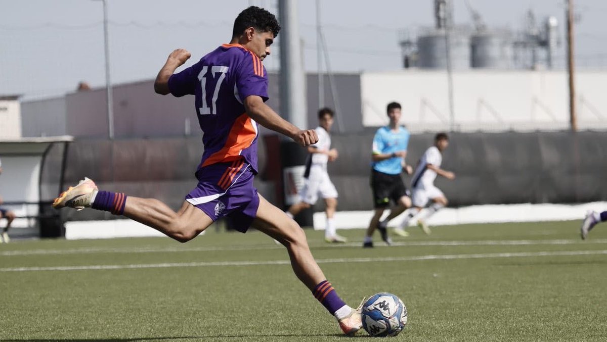 ALEid00's tweet photo. الحمد لله على فضله وتوفيقه.. 
وقّع لاعب مهد @MahdAcademy الأبن نواف العيد (مواليد 2008- قلب دفاع) مع نادي CE Sabadell الإسباني، وبدأ أولى تدريباته مع الفريق الأسباني.
•  انضم إلى الأكاديمية مهد عام 2023، وتوّج بطولة المملكة، ثم شارك في الدوري الممتاز.
•  خاض معايشات تدريبية في إسبانيا وهولندا، ثم ابتعاثًا لمدة عام كامل في إيطاليا.
•  تأسس نادي CE Sabadell عام 1903 قرب برشلونة، ويُعد من أعرق أندية كتالونيا في إسبانيا.
عظيم الشكر لسمو وزير الرياضة@AbdulazizTF ولكوادر أكاديمية مهد،وللأستاذ عبدالله حماد @AfHammad14 على دعمهم اللامحدود.
وبإذن الله يمثل الوطن خير تمثيل 🇸🇦