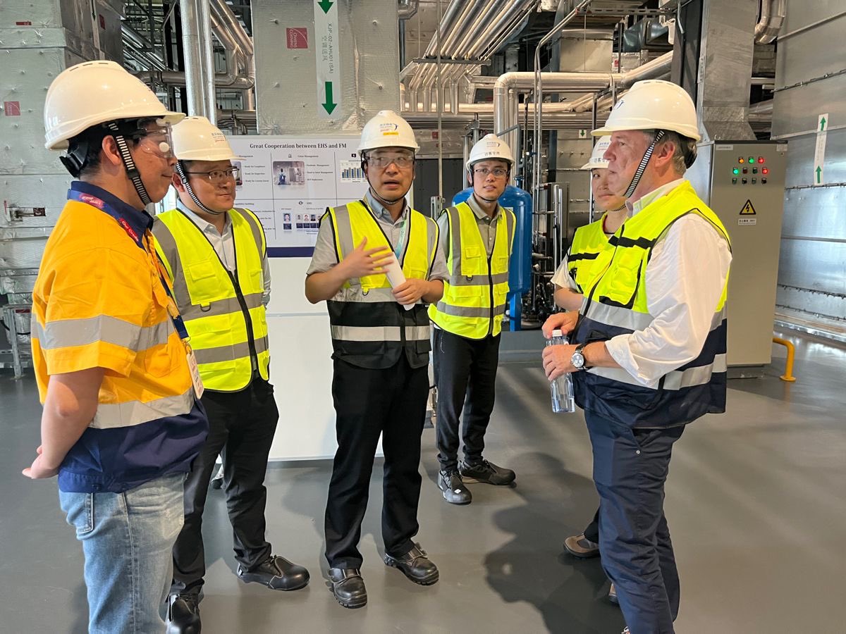 Mikeeeeywood's tweet photo. Just wrapped up a walkthrough at one of my warehouses. Inventory’s tight, systems are running smooth, and the team’s locked in !! https://t.co/zPA3ocbpTW