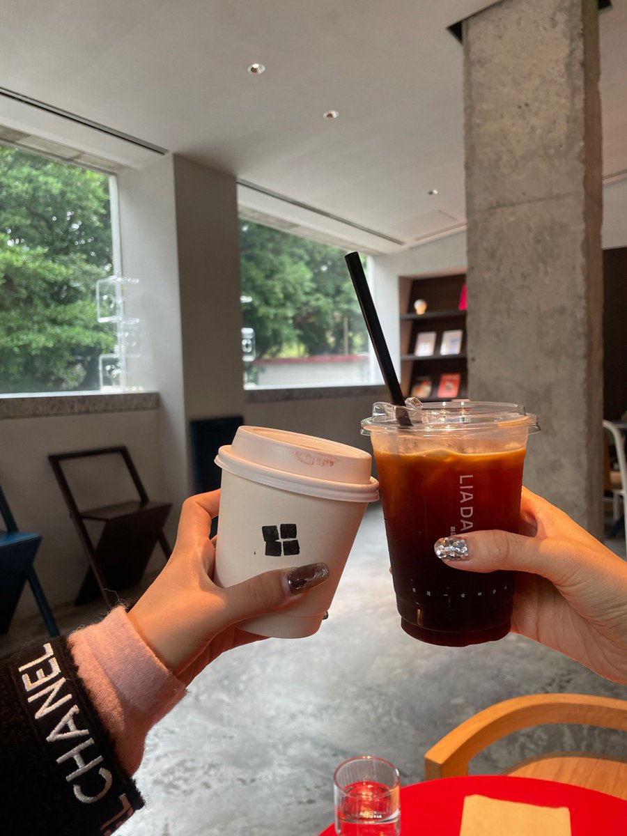 pamellabevmzx's tweet photo. @MiPersonaFavorita Estamos en ciudades distintas, pero el café que tomamos hoy huele igual que el de tu mano.  #AmorALaDistancia https://t.co/90cLxPdj5k