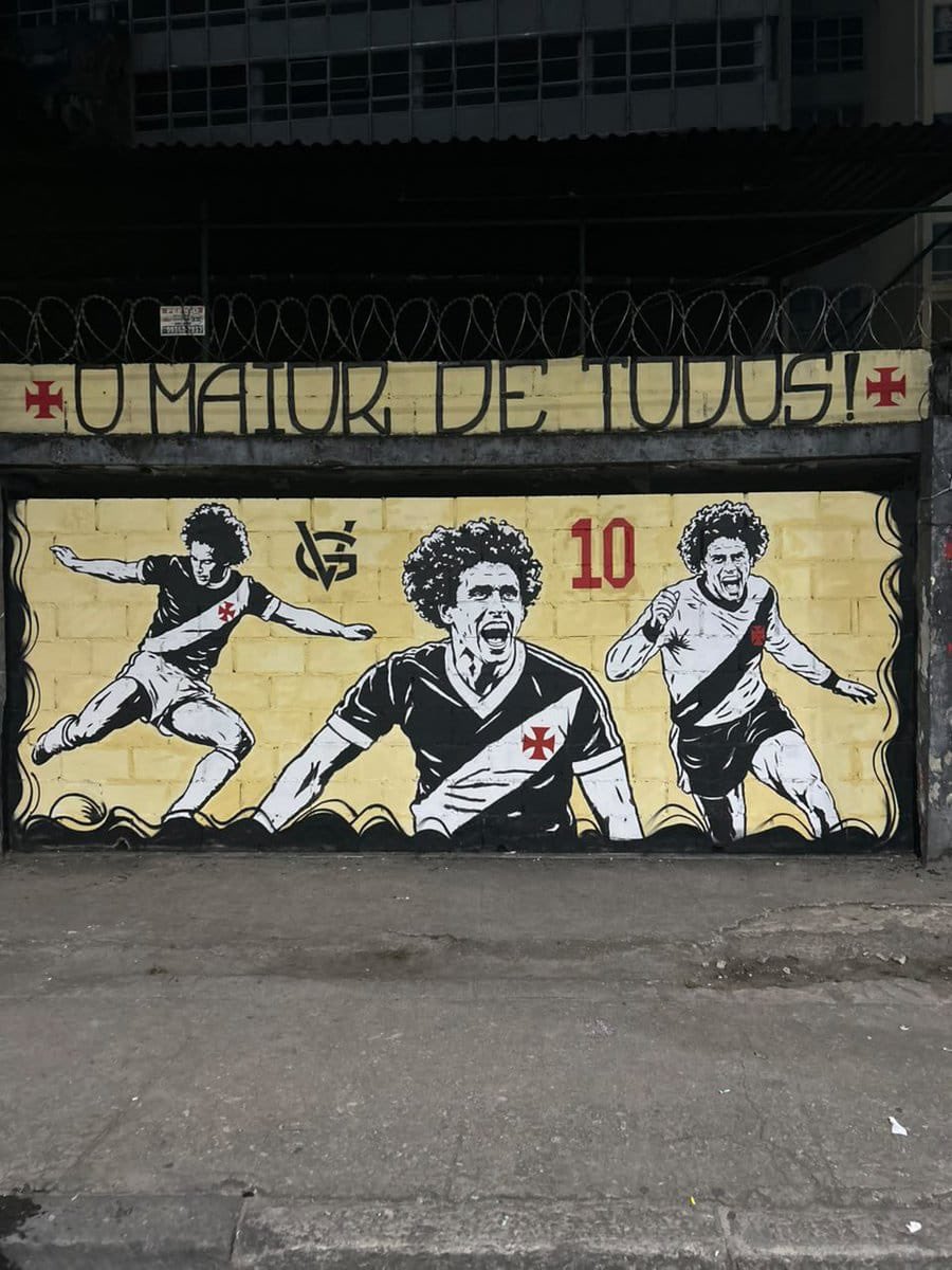crvghistorico's tweet photo. A nova pintura de Roberto Dinamite em frente a São Januário ❤️ https://t.co/Bo2OqlNFYO