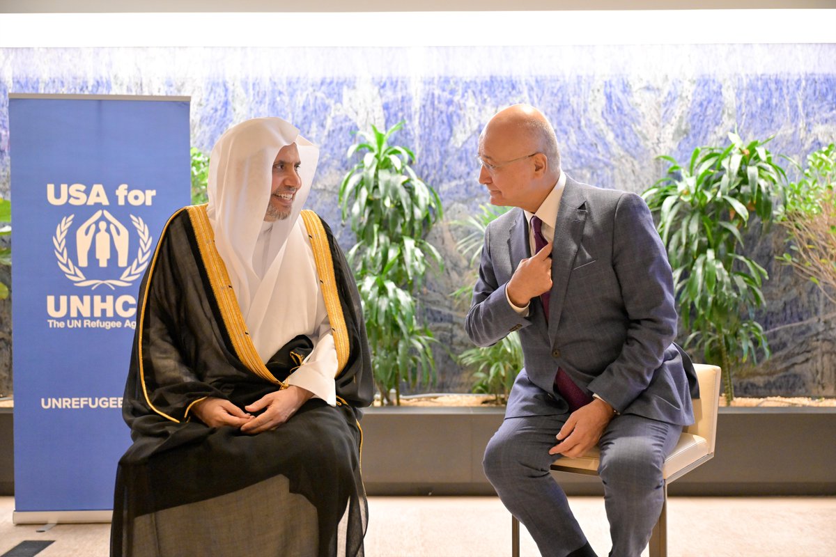MWLOrg's tweet photo. مساء أمس:

باعتباره "ضيف الشرف" لفعالية المفوضية السامية للأمم المتحدة لشؤون اللاجئين (UNHCR) لهذا العام، ضمن إسهامها في الدورة "الحادية والثمانين" للأسبوع رفيعِ المستوى، للجمعية العامّة بالأمم المتحدة، في "نيويورك"، وبحضور معالي رئيس المفوضية:

ألقى معالي الأمين العام لرابطة العالم الإسلامي رئيس هيئة علماء المسلمين الشيخ د. محمد بن عبدالكريم العيسى @MhmdAlissa كلمته في الجلسة الافتتاحية، حيث أبرز أهمية العمل الخيري في الإسلام، شارحاً خصائصه ومزاياه التشريعية، مؤكداً أهمية عمله المؤسسي المُحَوْكَم.

فيما أوضح معاليه جهود الرابطة في دعم العمل الخيري وتعزيزِه والاهتمامِ بحوكمتِهِ وتنسيقه بالتعاون المباشر مع الجانب الحكومي في كل دولة.

مثنياً فضيلته على التعاون في شأنه مع المفوضية السامية للأمم المتحدة لشؤون اللاجئين بخاصة وعموم منظمات الأمم المتحدة ذات الصلة بعامة.