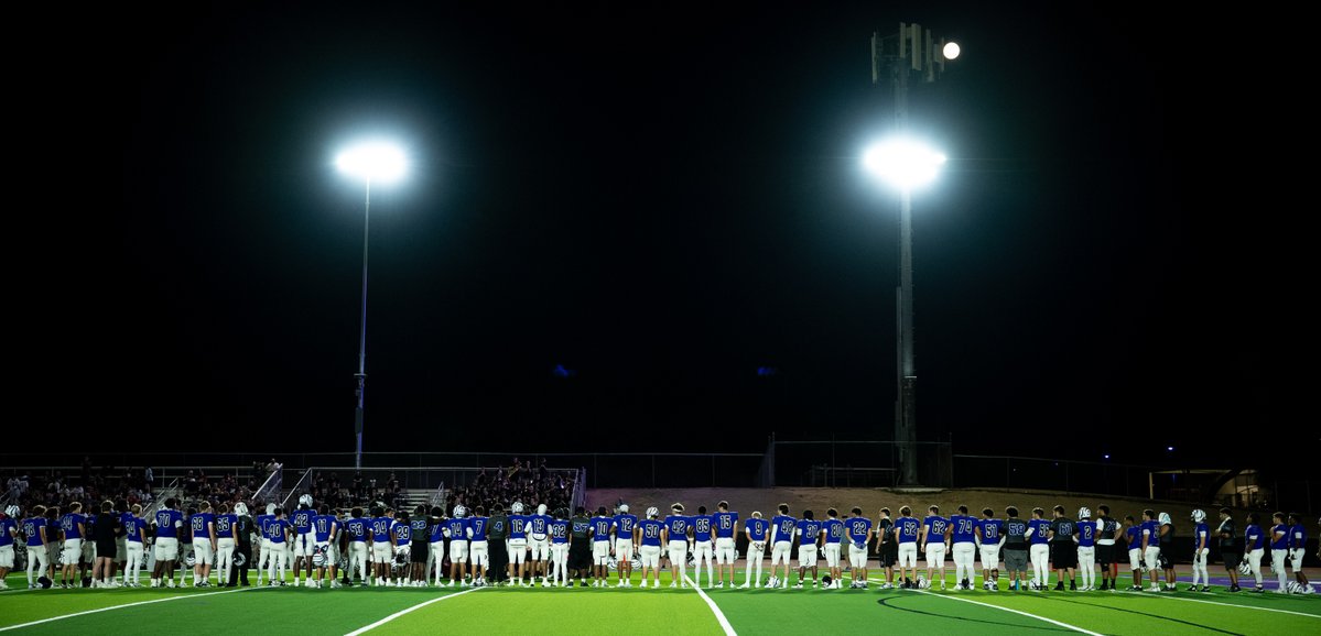 yesanothertweet's tweet photo. Prayers got out to the entire @MillenniumFB family. Two teams came together to give each other support through this scary moment. #azpreps #azprepfootball #highschoolfootball
@JUSTCHILLY
@gridironarizona https://t.co/zlur7p149q