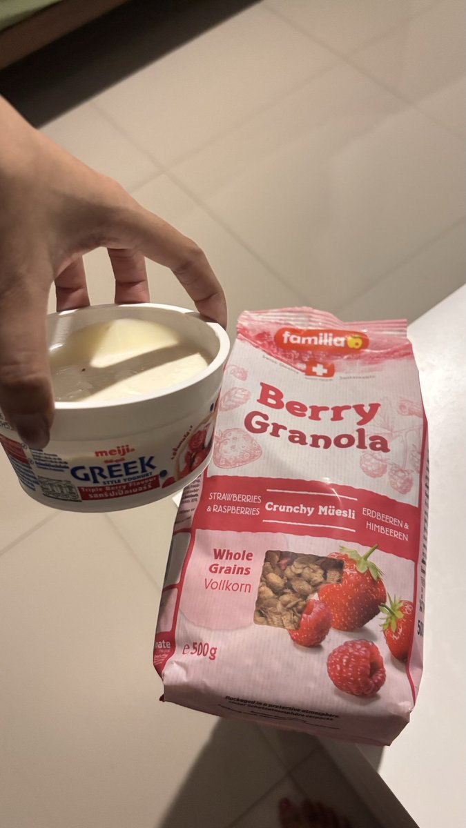 aiaopradit's tweet photo. Best combo fr. Throw some chia seeds in there too ,sooo good and keeps you full.🫐 https://t.co/WjCjdi7uWy