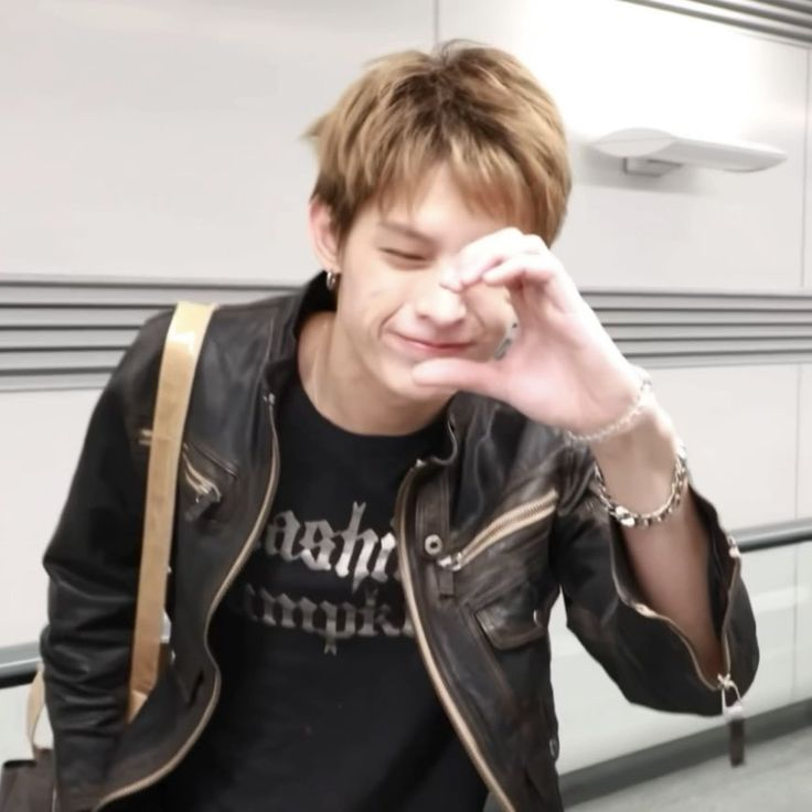 lqvecortis's tweet photo. the idol                           what he said https://t.co/G7oQTYSeBS