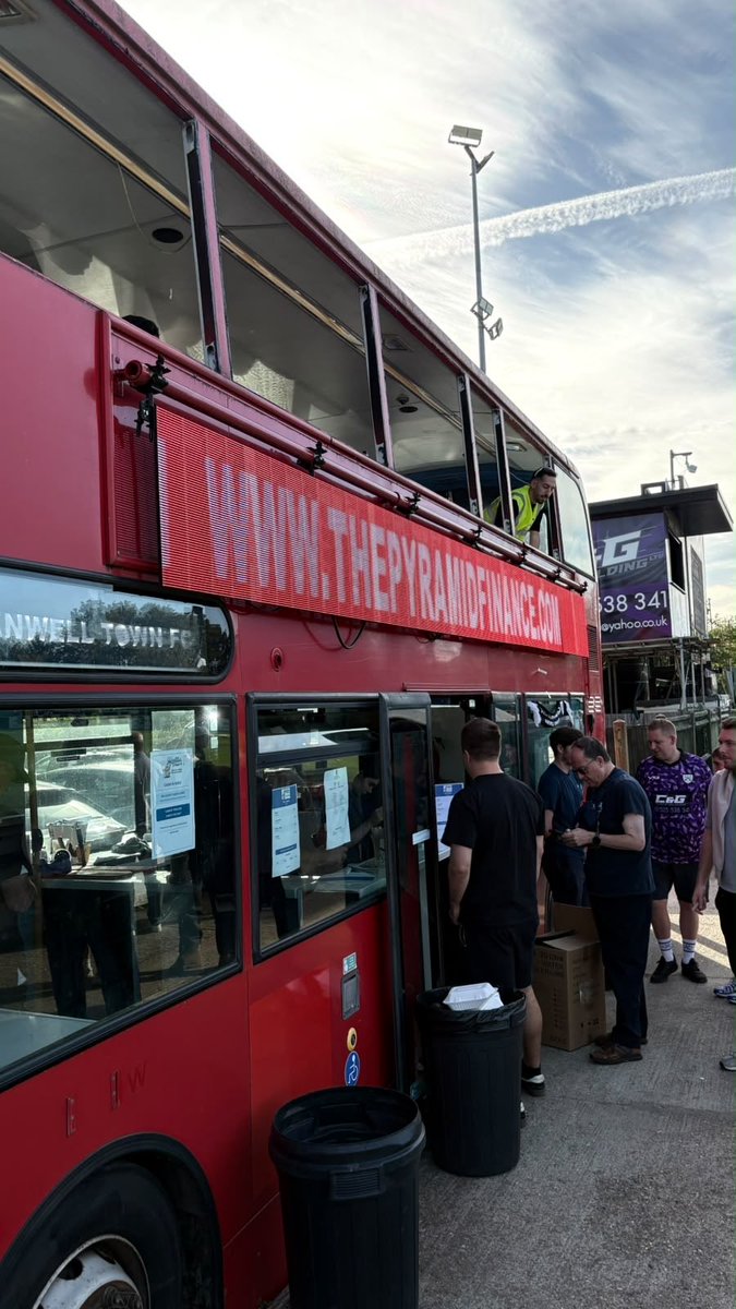 _pyramidfinance's tweet photo. A wonderful day at @hanwelltownfc https://t.co/pd3RSgBFj6