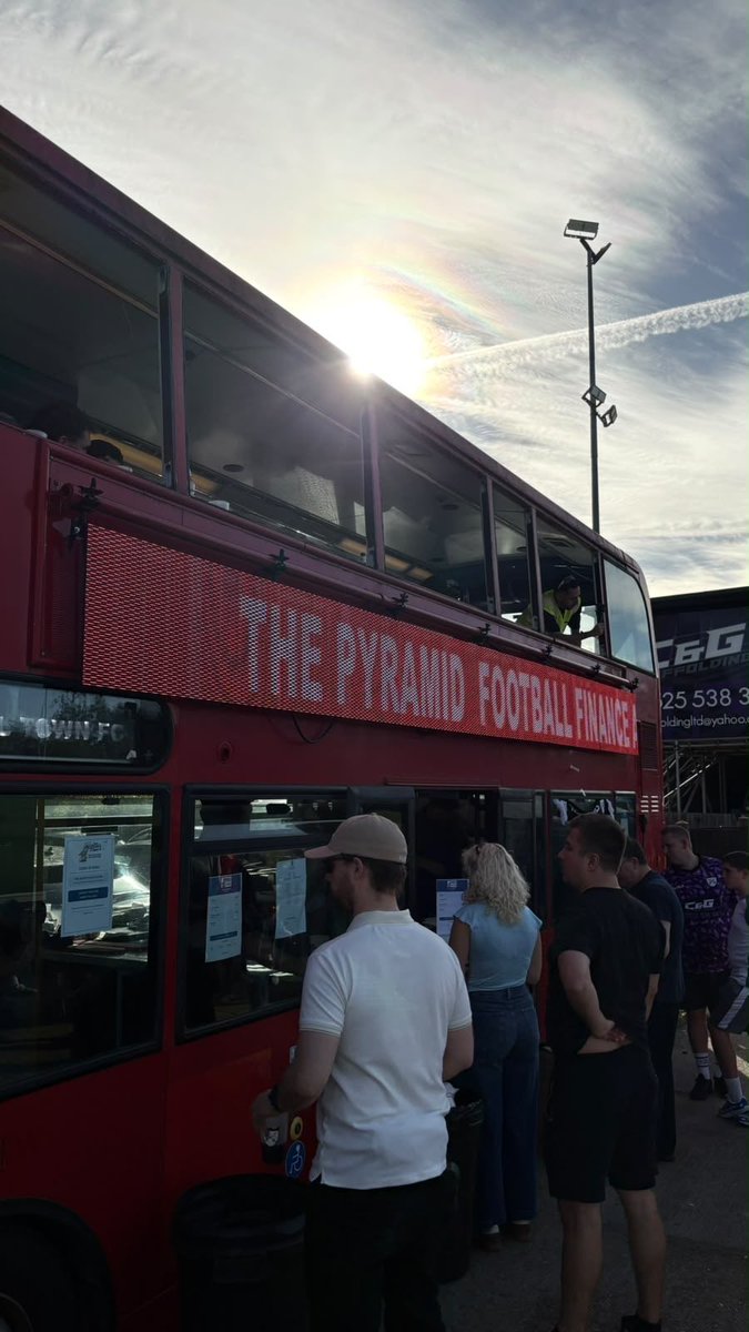 _pyramidfinance's tweet photo. A wonderful day at @hanwelltownfc https://t.co/pd3RSgBFj6