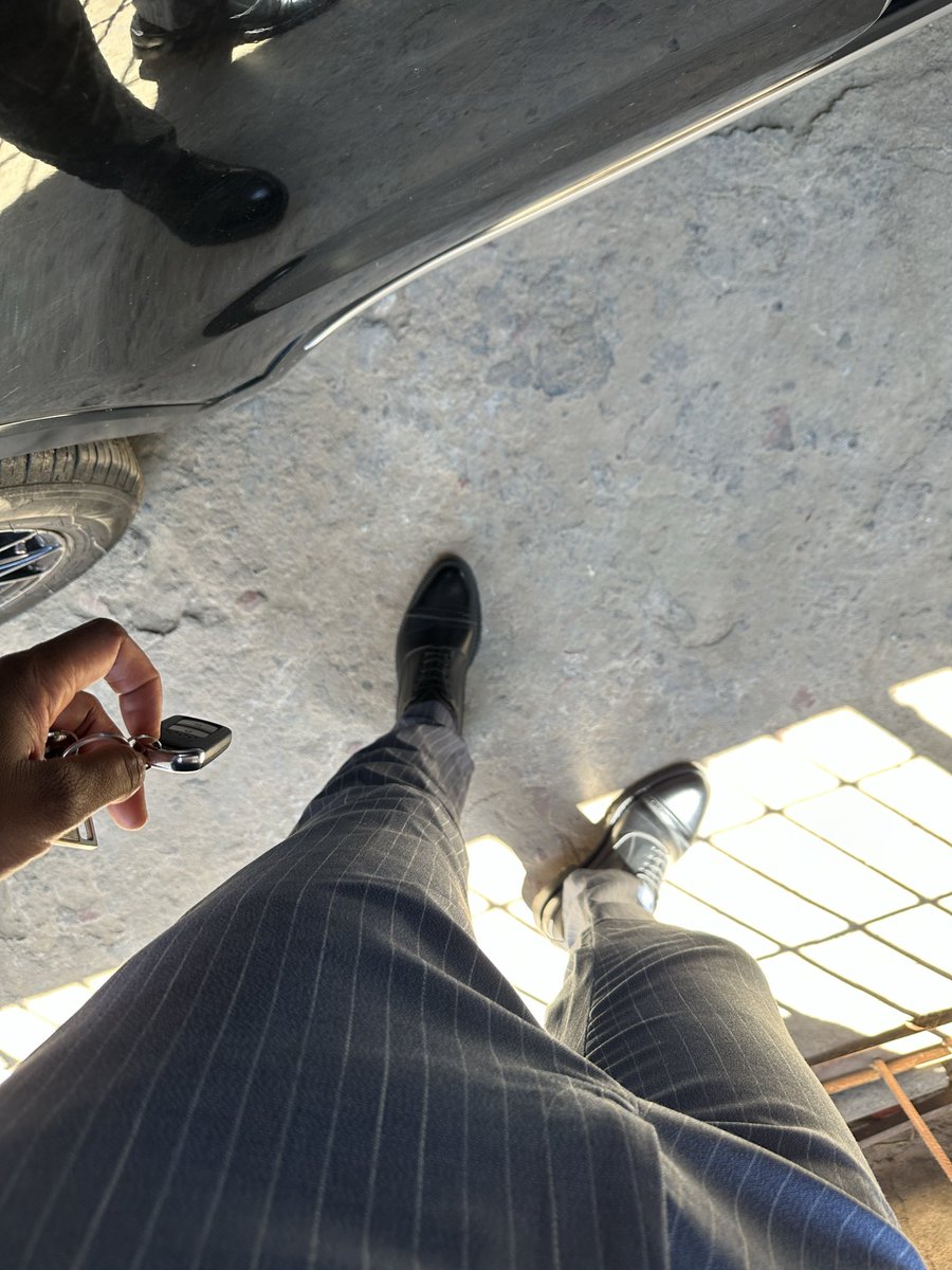 Shadaya_Knight's tweet photo. Man to man: Don't just work for bills, take time to max out your fine. Go to the gym, try different outfits, get a haircut that fits your face, find a good cologne. INVEST IN YOUR FINE. https://t.co/5oxRNXJDAg