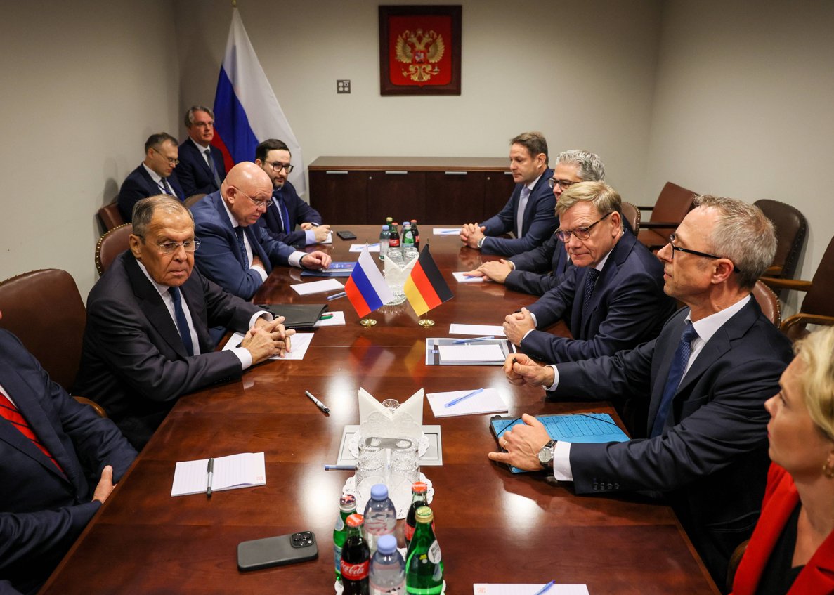 Schmitt_News's tweet photo. Deutschland hat um ein Treffen mit Russlands Außenminister #Lawrow bei der UN-Generalversammlung ersucht ...
Wurde bereits die Kriegserklärung übergeben?
#barbarossa 2.0?
Gleich mehr dazu auf https://t.co/9bALWcB8lI https://t.co/wEsrhVLuDF