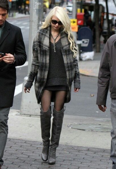 cinnamonstick_x's tweet photo. Why was Jenny Humphrey lowk thinspo https://t.co/cHDNUcaLew