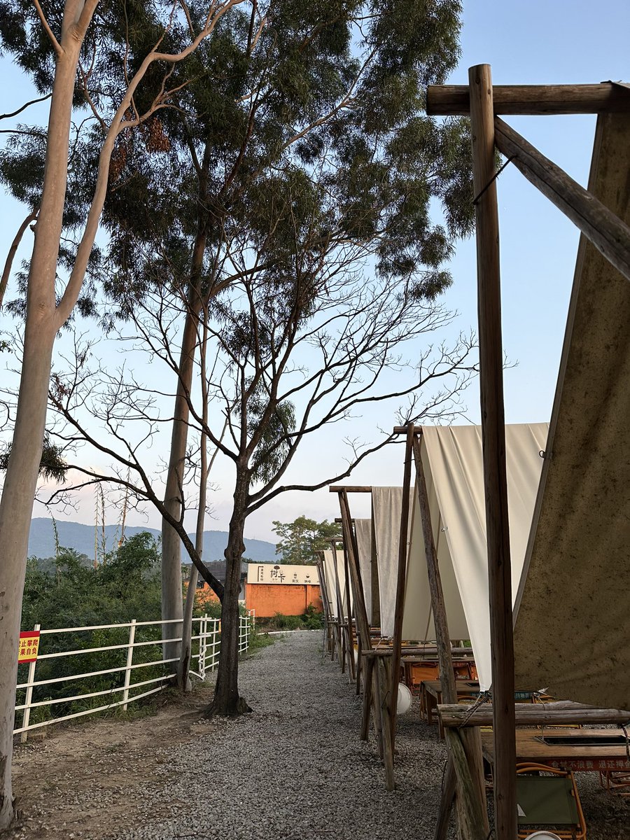 mio1785717's tweet photo. 一直憧憬著冬天，細凜的寒風吹進我的脖頸時，能有一個人為我親手系上圍巾，再等冬天 https://t.co/iYmq47hHXw
