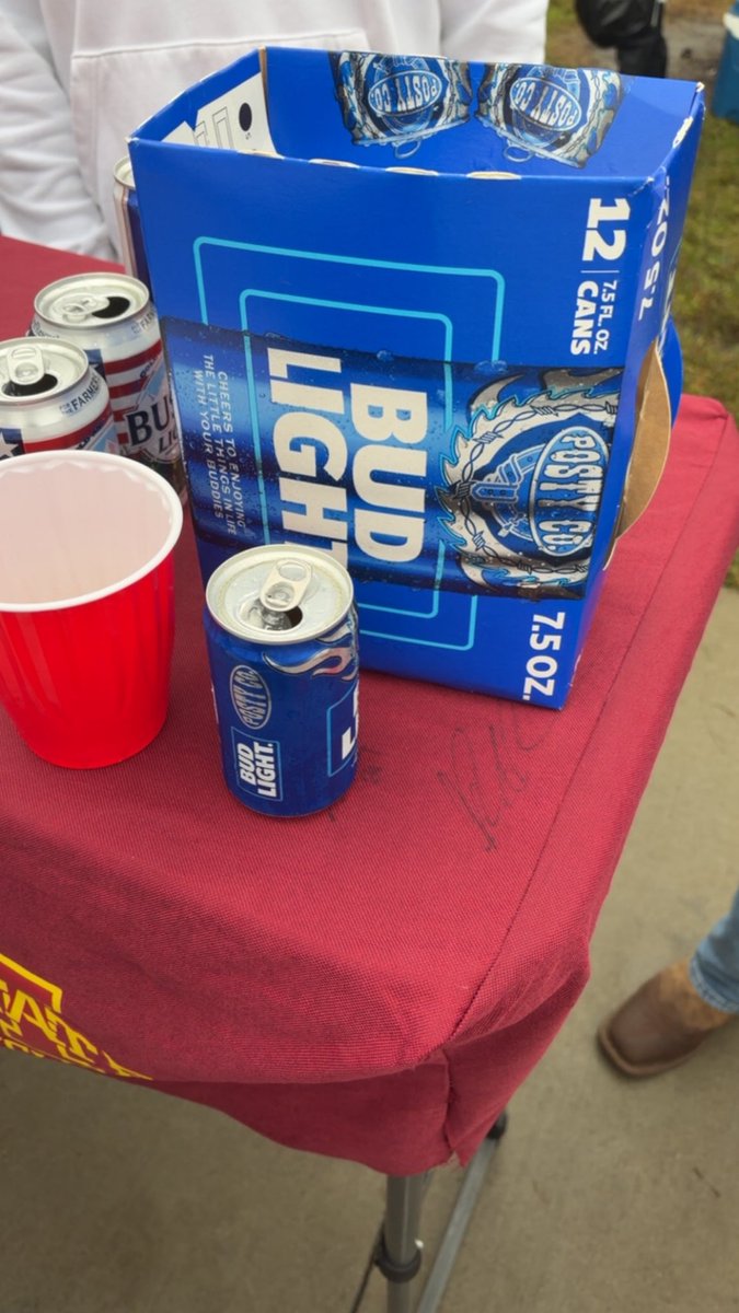 BrynnForbes11's tweet photo. Over 15 people have already called me gay this morning for pulling up to the tailgate with these https://t.co/5xVooMIXV9