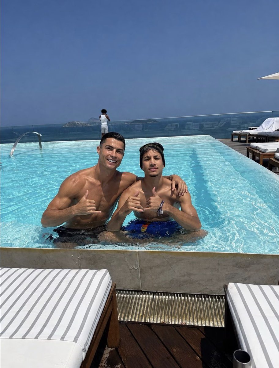 StreamersEra's tweet photo. Tota &amp; Rakai linked up with Cristiano Ronaldo in Brazil 🔥🇧🇷 https://t.co/DkHCjBMv7c