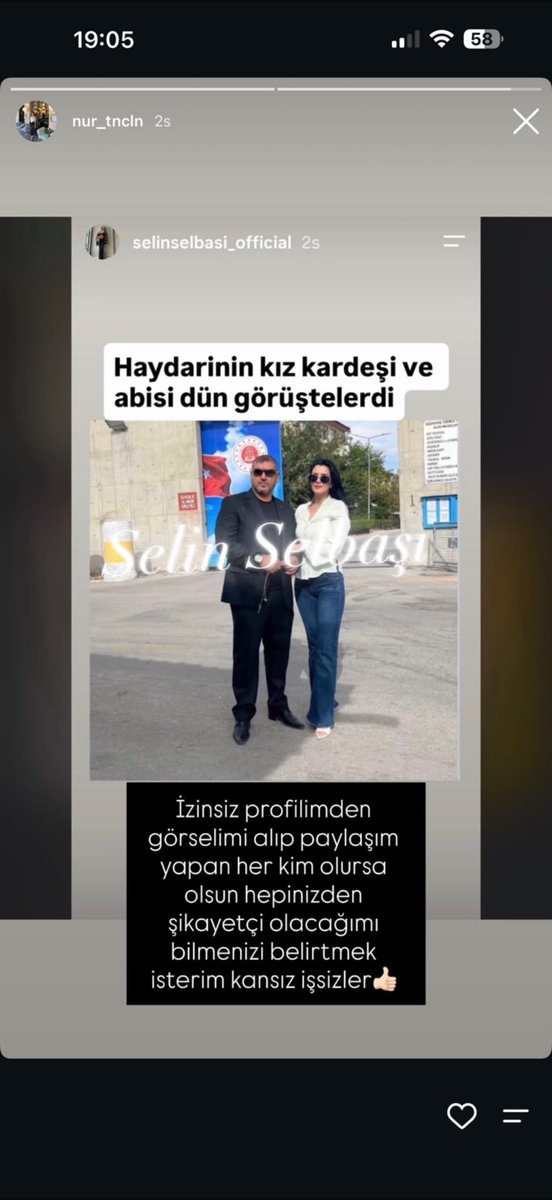 selinselbasi's tweet photo. “Kansız, işsiz” demiş… Dolandırıcılıktan içeride bulunan, taciz iddiası dâhil 21 suç dosyasıyla anılan birinin yakınının bana ahlak ve meslek dersi vermesi, lağımın parfüme “Kötü kokuyorsun” demesi kadar komik. Ben haber yaptım, sen hakaret ettin. Şimdi buyur savcılığa; ben belgelerimi, sen seviyeni götür. Kara Haydar içeride, Haydariye dışarıda suç dosyasına değil gazeteciye kabarıyor. Korkmadım; yalnızca acınacak hâlinize güldüm. Ben buradayım, siz cezaevi kapılarında; birimiz haber yapıyor, diğerimiz görüş günü bekliyor.