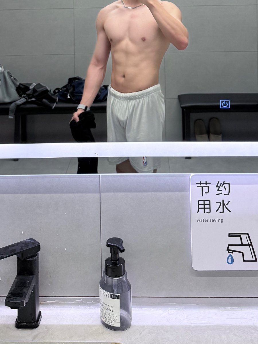 plokijuh0791's tweet photo. 减脂好困难
#直男 #肌肉 https://t.co/I0lJJH05UH