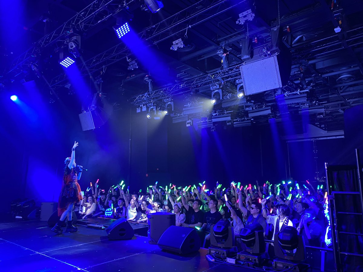 luna_galaxy's tweet photo. 10年ぶりの香港ワンマン！
最高の時間でした😭✨
10年前の香港ワンマンでマイクの音が完全にストップしてしまうマイクトラブルが起きた時、
るな充のみんなが大合唱してくれてトラブルを素敵なサプライズに変えてくれた、大切な大切な思い出が蘇ってきました✨
今回のワンマンではしっかりと歌を届けることができて、本当に嬉しかったです✨
会いにきてくれたるな充のみんな、
心からありがとう🫶
多謝香港！！！我哋再見面啦✨
我愛你🫶🫶🫶