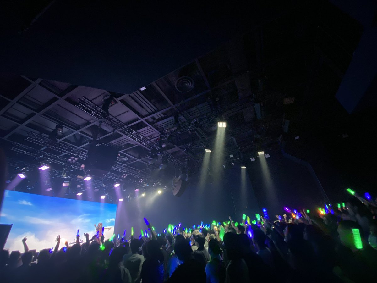 luna_galaxy's tweet photo. 10年ぶりの香港ワンマン！
最高の時間でした😭✨
10年前の香港ワンマンでマイクの音が完全にストップしてしまうマイクトラブルが起きた時、
るな充のみんなが大合唱してくれてトラブルを素敵なサプライズに変えてくれた、大切な大切な思い出が蘇ってきました✨
今回のワンマンではしっかりと歌を届けることができて、本当に嬉しかったです✨
会いにきてくれたるな充のみんな、
心からありがとう🫶
多謝香港！！！我哋再見面啦✨
我愛你🫶🫶🫶