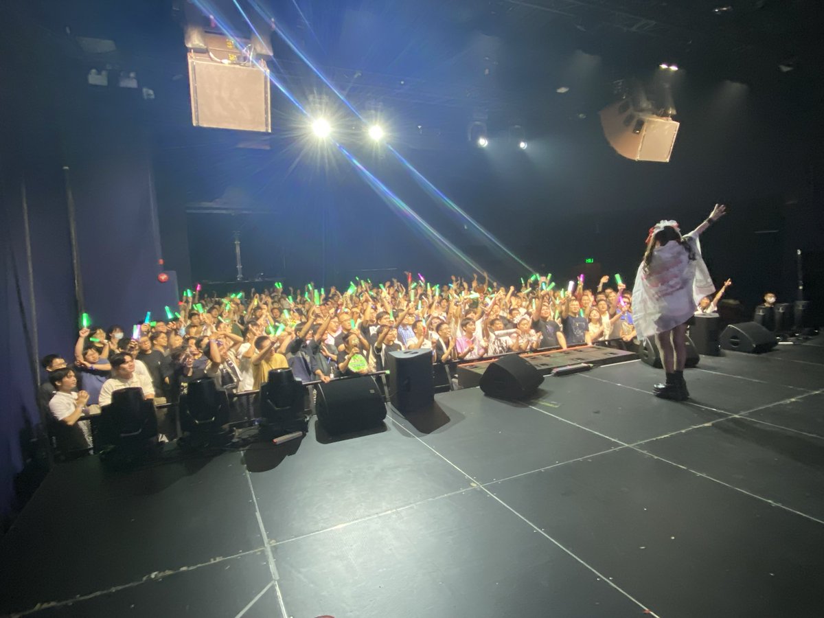 luna_galaxy's tweet photo. 10年ぶりの香港ワンマン！
最高の時間でした😭✨
10年前の香港ワンマンでマイクの音が完全にストップしてしまうマイクトラブルが起きた時、
るな充のみんなが大合唱してくれてトラブルを素敵なサプライズに変えてくれた、大切な大切な思い出が蘇ってきました✨
今回のワンマンではしっかりと歌を届けることができて、本当に嬉しかったです✨
会いにきてくれたるな充のみんな、
心からありがとう🫶
多謝香港！！！我哋再見面啦✨
我愛你🫶🫶🫶