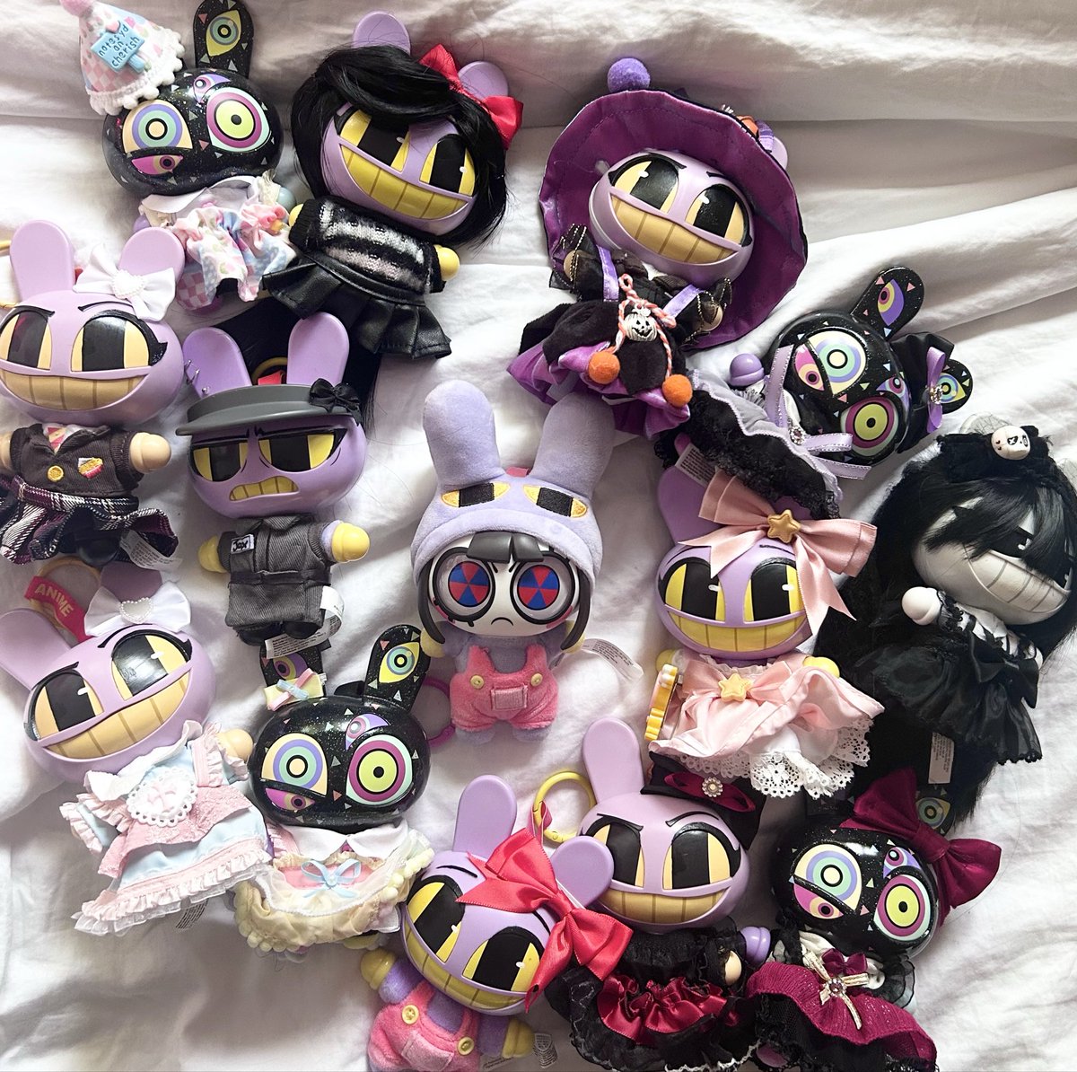 coffindwellers's tweet photo. ok took some advice and disguised pomni to help her sneak into their midst and this happened https://t.co/XkpjHyjKSn
