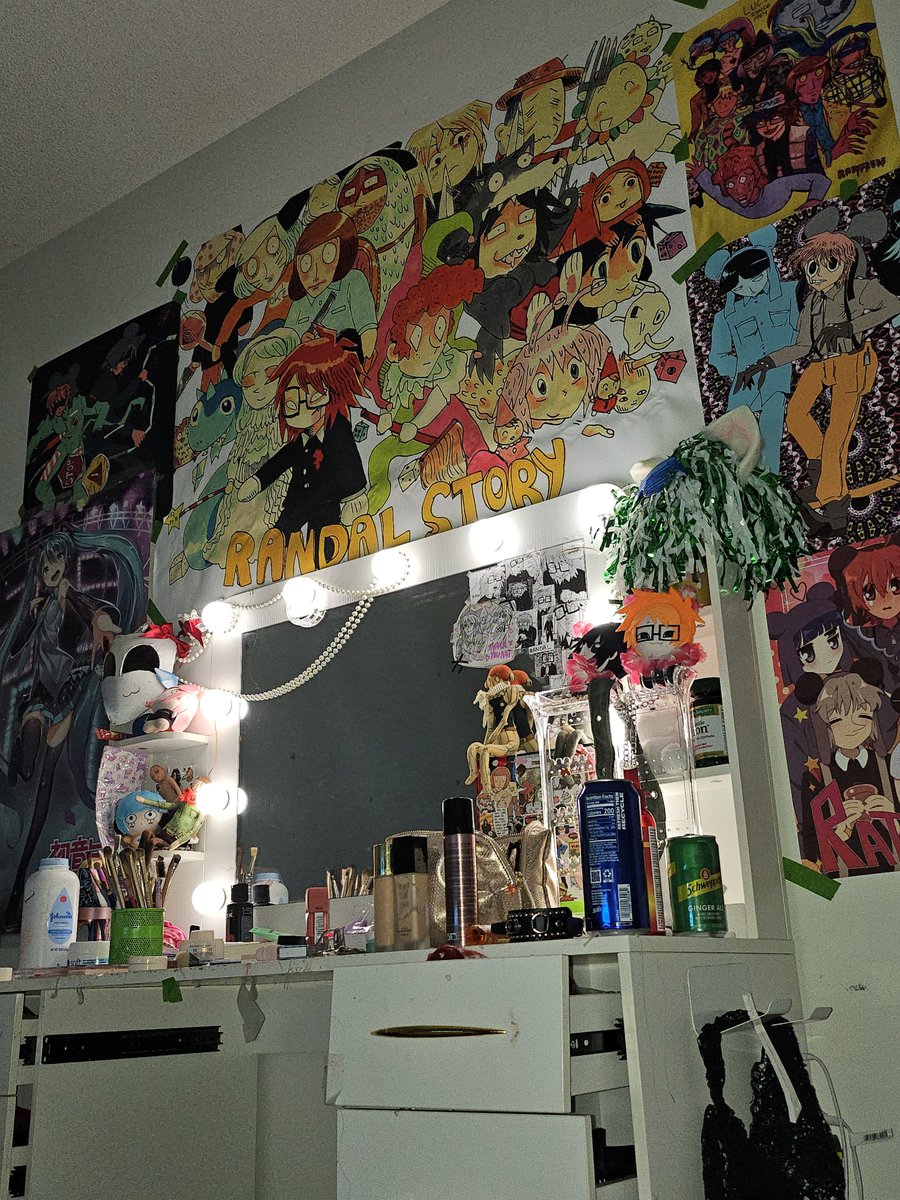 catnratman's tweet photo. #ranfren my favorite part of my room ( ・ε・) >🍔 https://t.co/ojmHdlsI5D