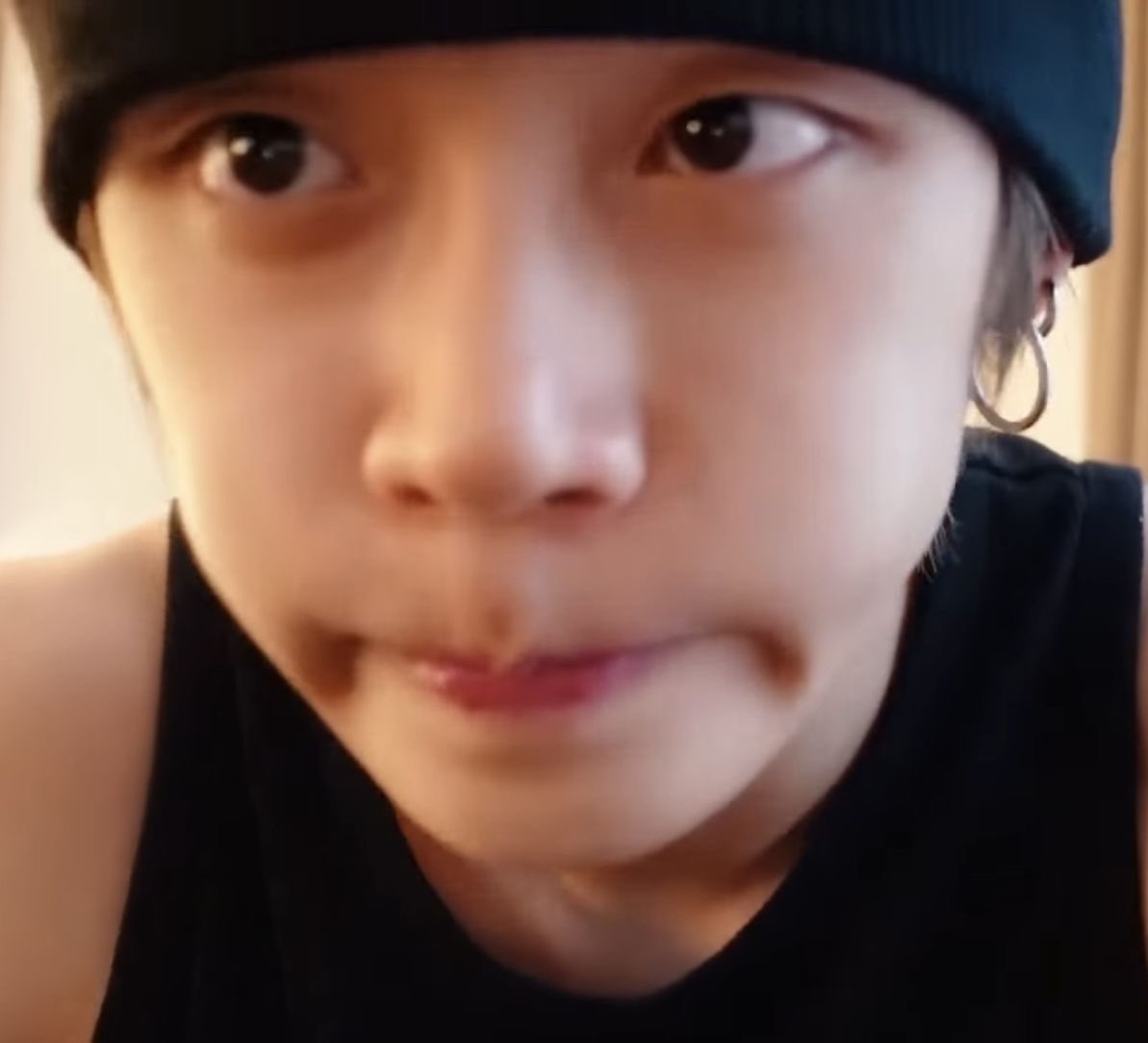 wonyawnzzn's tweet photo. his beanie blocks any thoughts from entering his head😭😭😭😭😭 https://t.co/FsWWzlCNag