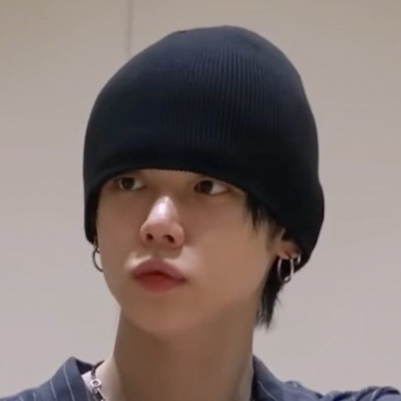 wonyawnzzn's tweet photo. his beanie blocks any thoughts from entering his head😭😭😭😭😭 https://t.co/FsWWzlCNag