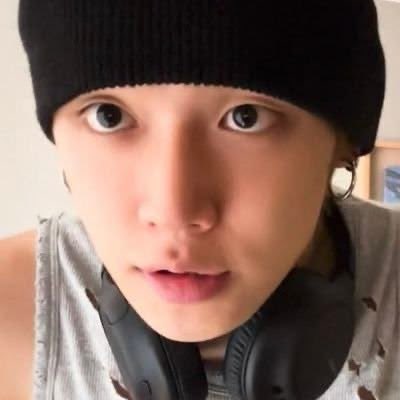 wonyawnzzn's tweet photo. his beanie blocks any thoughts from entering his head😭😭😭😭😭 https://t.co/FsWWzlCNag