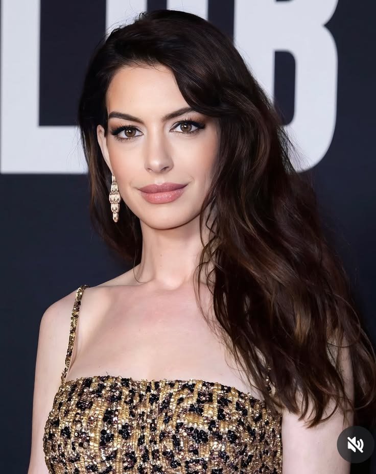 ChaosCrave_'s tweet photo. Anne Hathaway is reportedly the frontrunner to play Evelyn Parker in the live-action CYBERPUNK 2077 feature film, directed by Denis Villeneuve. https://t.co/1WBCCavH9e