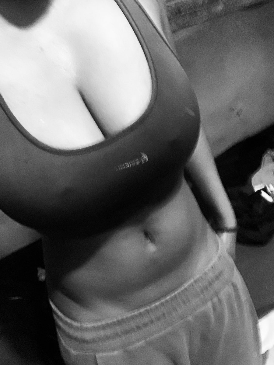 la_yyoo's tweet photo. Learning to love my stomach pouch https://t.co/cWfDMAoirj