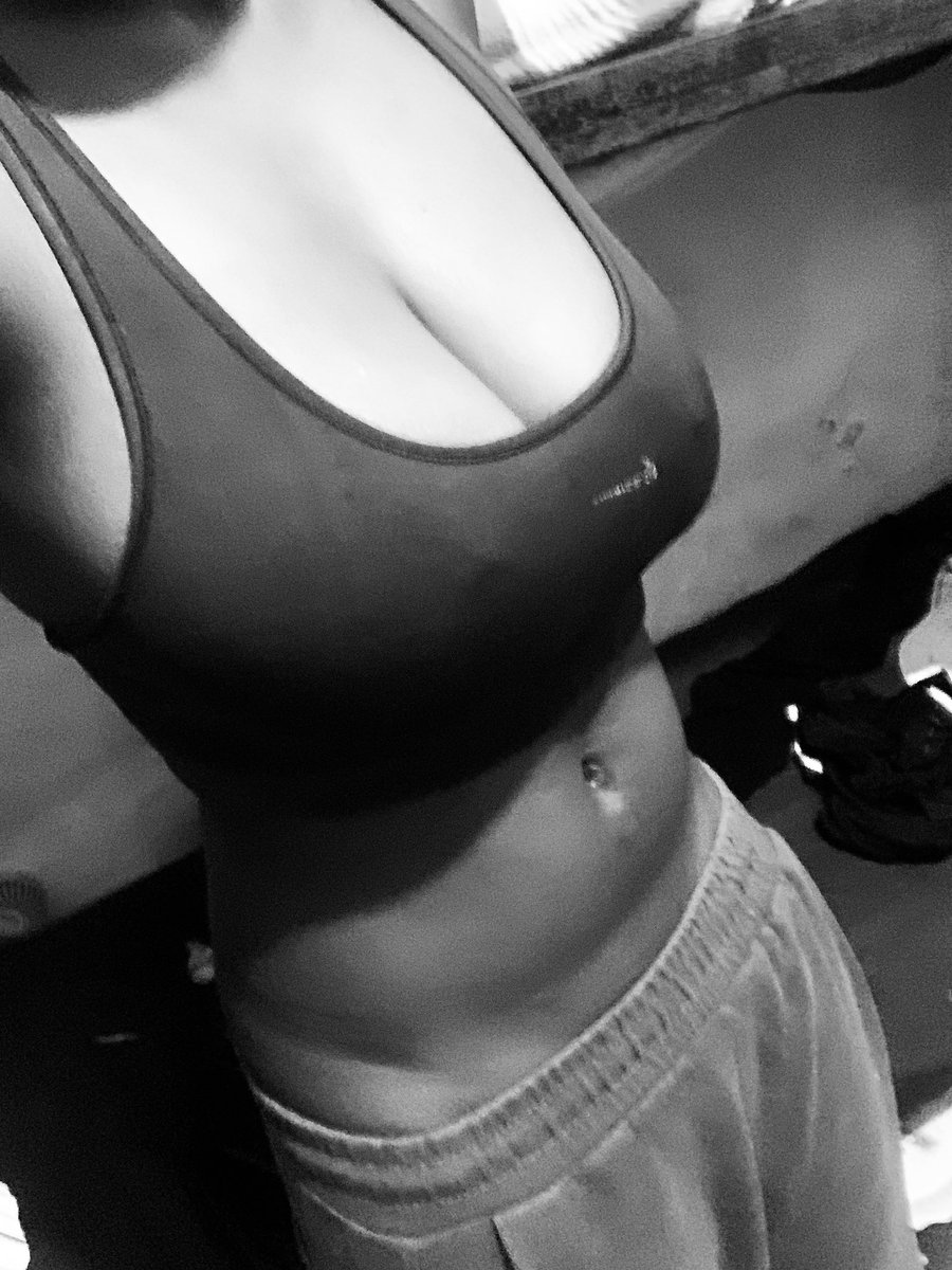la_yyoo's tweet photo. Learning to love my stomach pouch https://t.co/cWfDMAoirj