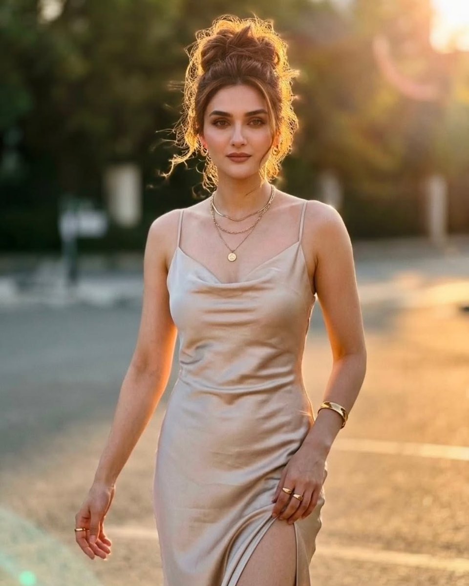 williamramirezi's tweet photo. Glowing in the golden hour, radiating effortless energy! https://t.co/mh9ngA3DD1