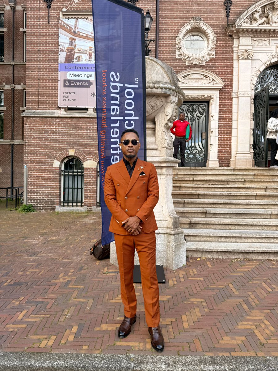 haykyns's tweet photo. A degree hotter🎓🔥

#ExecutiveMBA #BusinessSchoolNetherlands https://t.co/I45z6v8HfU