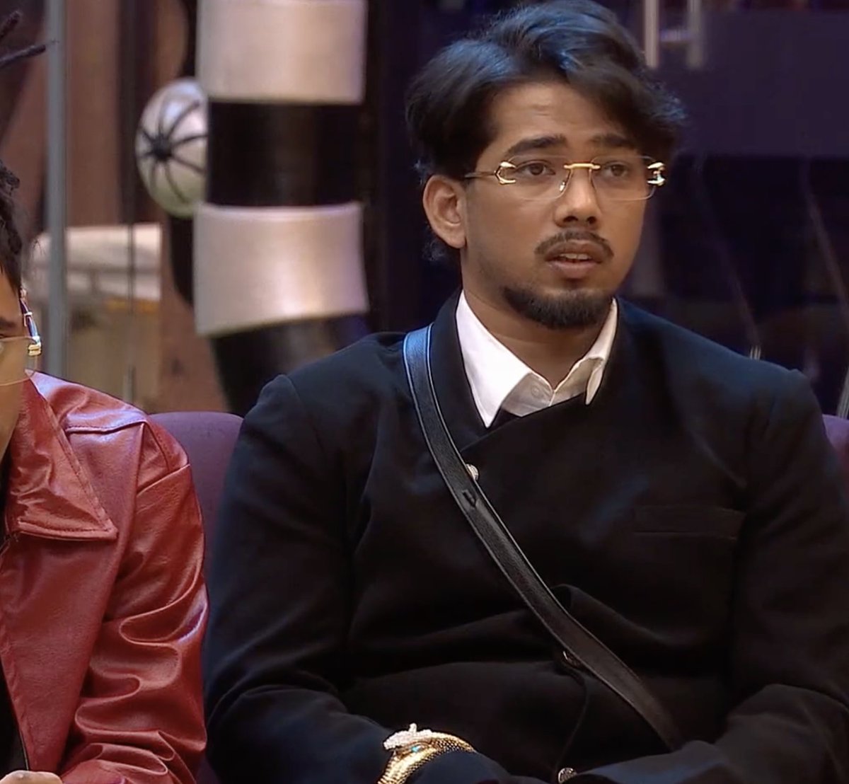 beingrachit_'s tweet photo. he is the most auraless bigg boss contestant right now for me. if we remove his pubg inorganic fandom, he deserves to be evicted before love, amrapali n aasif. iska muh bhi nahi khulta bhai sallu ke aage lol
#BiggBoss20 https://t.co/ZXk1CdZYXS