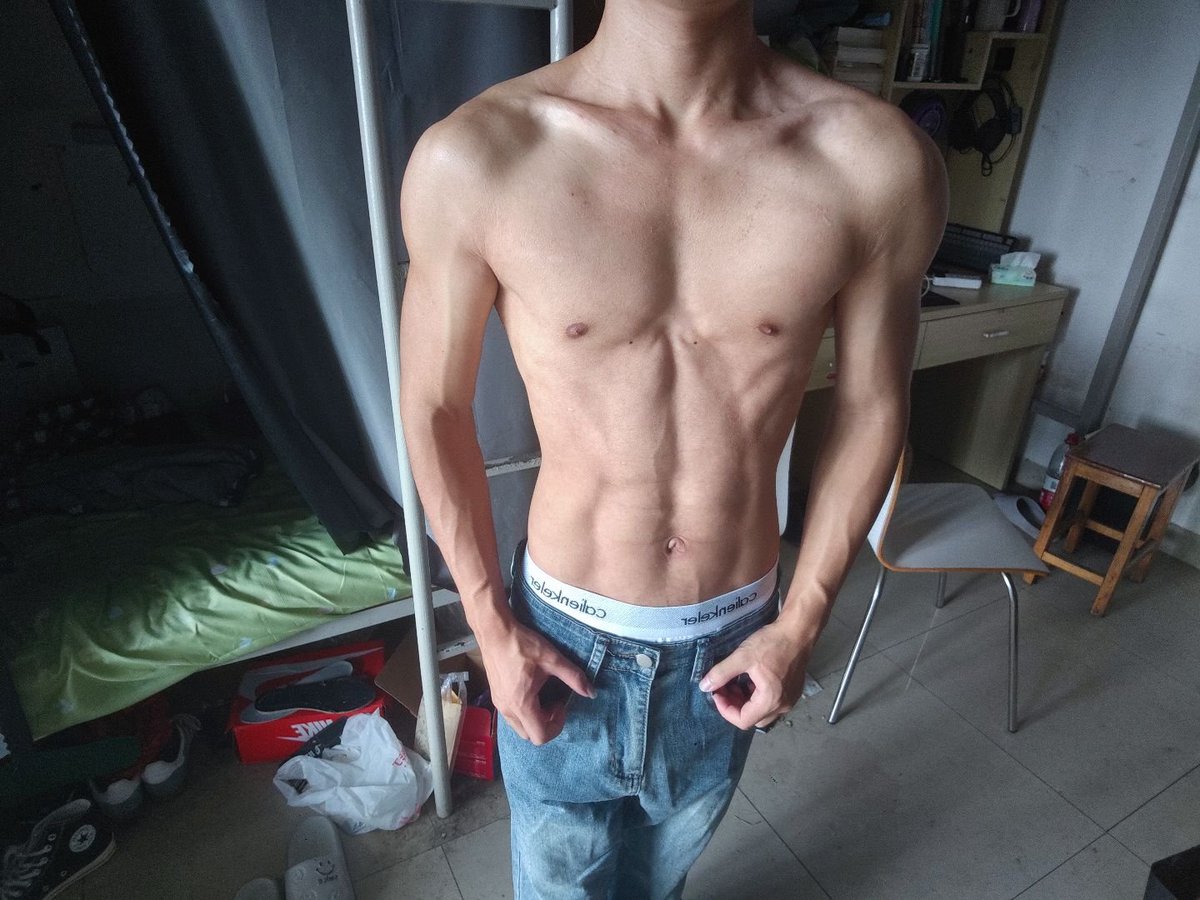 FfCdd94749's tweet photo. 薄肌，怎么增肌 https://t.co/5vdLzHwgOe