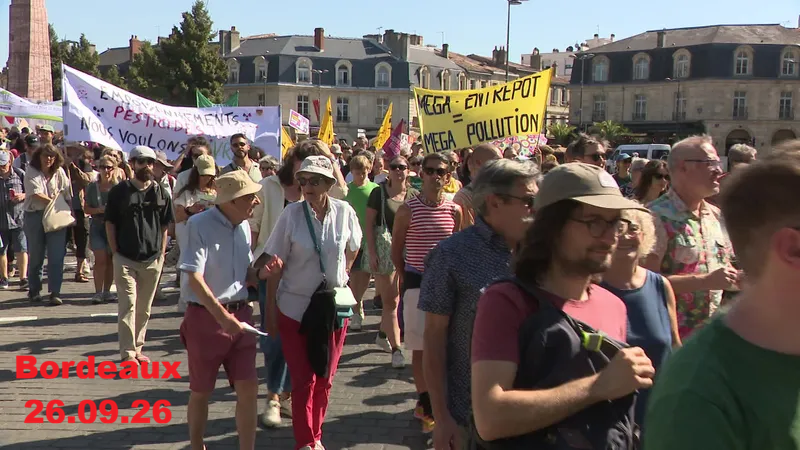 stop_thiers's tweet photo. La marche a réuni 2 500 personnes dans les rues de #Bordeaux :
victimes d'incendies, opposants aux projets XXL comme la LGV, #LeVerdon/Mer, #Parempuyre etc.
mais aussi Alerte Pesticides, la @ConfPaysanne,
le Collectif bordelais Amédée-StGermain, des Verts et beaucoup d'Insoumis ! https://t.co/NZv2JKbvOZ
