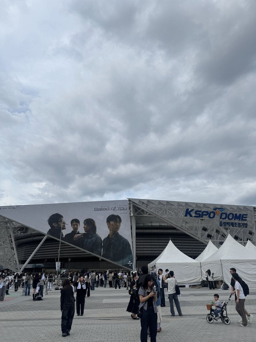gaeeyoo's tweet photo. 실리카겔콘서트라는곳
다녀왔어요 ^ ^ https://t.co/yLZ6d58KW6