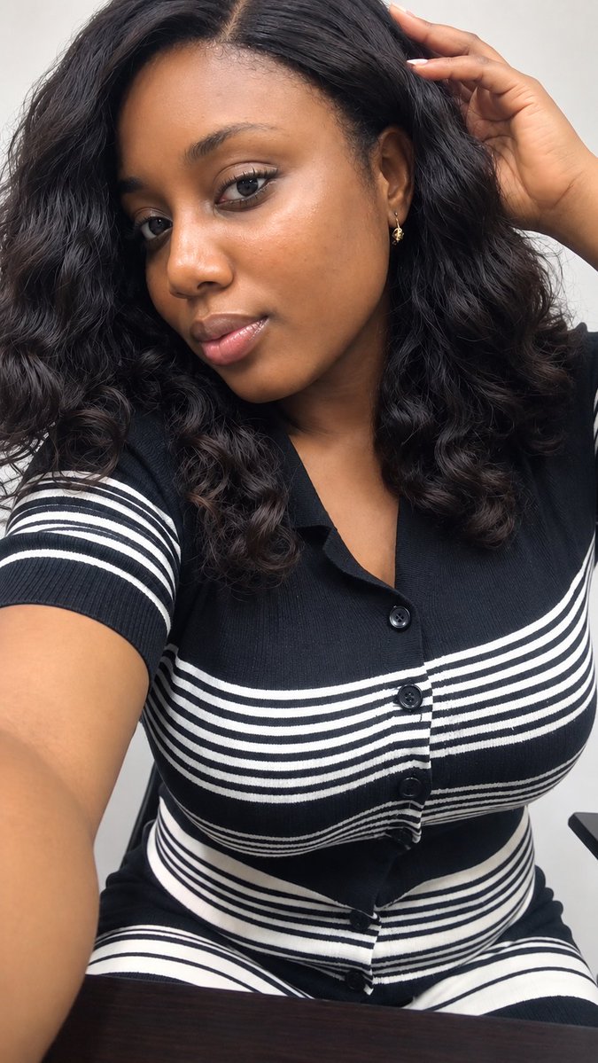 Lenu_vee's tweet photo. Oh, Hey there!💐 https://t.co/5I0tR0CulO