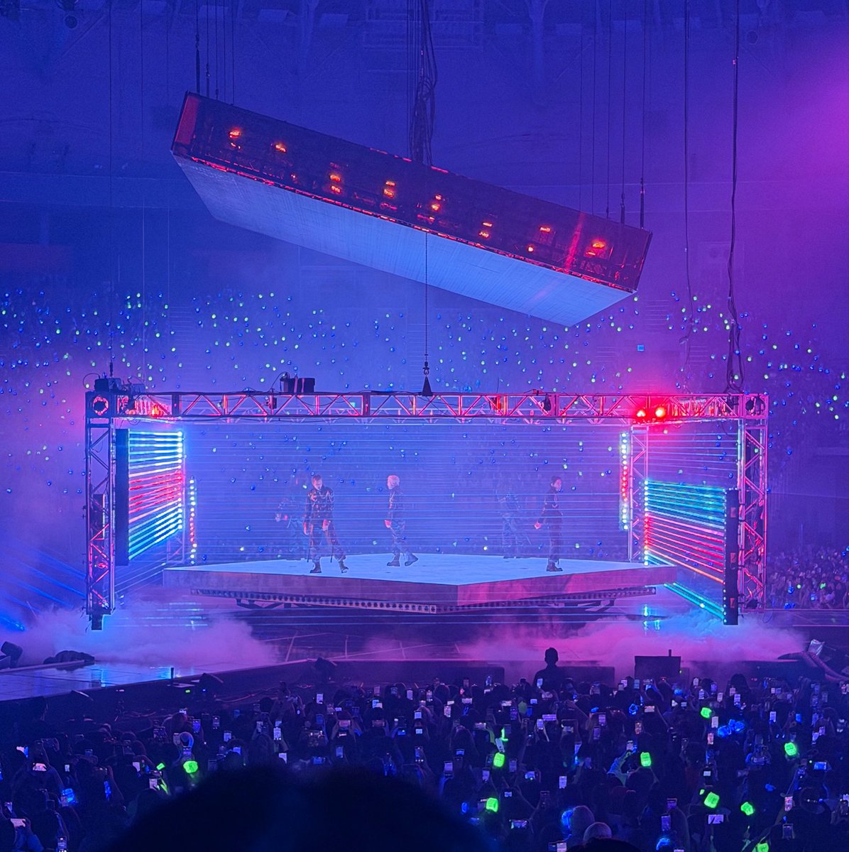 koc0_nut's tweet photo. 육억을주고도또가고싶은엔씨티127콘서트엿습니다.....
레드라인차원이달라병 언제 낫지.......... https://t.co/IyQw7cBZOA