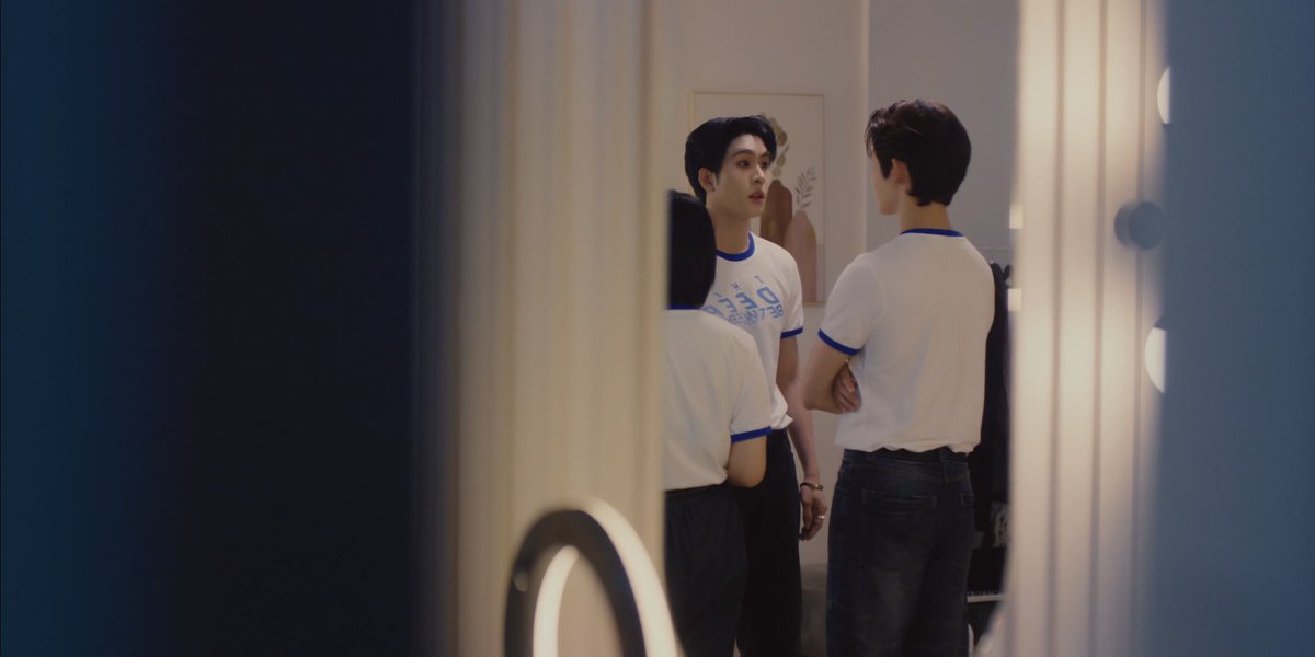 MrFanboySeries's tweet photo. อยู่ ๆ Our House ก็ได้รู้เรื่องราวสนุก ๆ ของ VE Entertainment แล้วสิ 😌👂🏻

MR FANBOY CHAPTER 5
#MrFanboyEP5 https://t.co/vwtFuvonp4