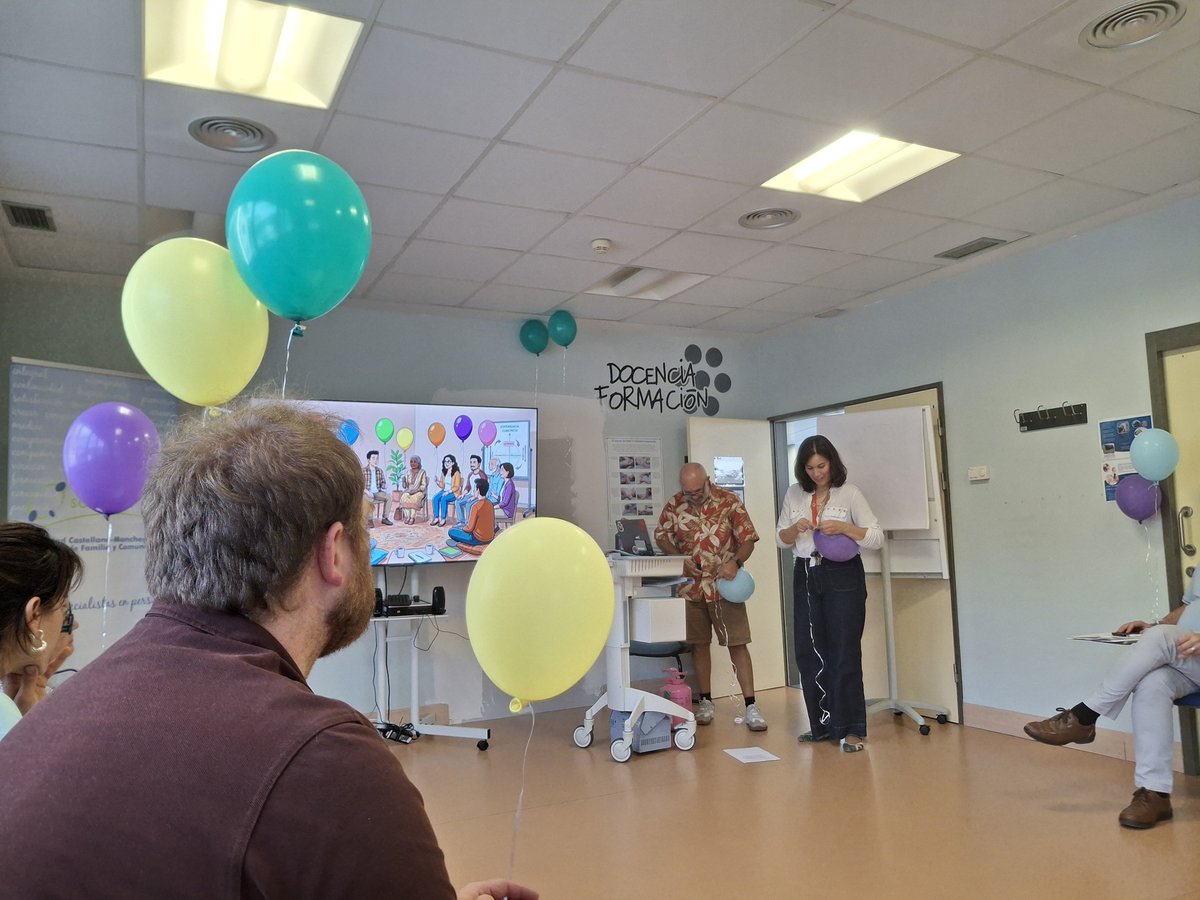 SCAMFYC's tweet photo. Y acabando la tarde con el taller de Métodos de Aprendizaje impartido por Jorge Lema y Alicia Rosende. https://t.co/83GLO44bxn