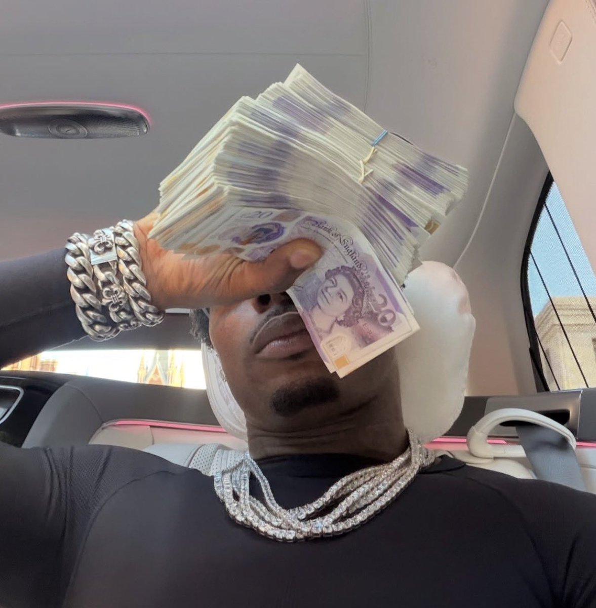 hypetribeng's tweet photo. 🚨Asake Via IG Post 📸🔥 https://t.co/Ba7d5HW4Xq